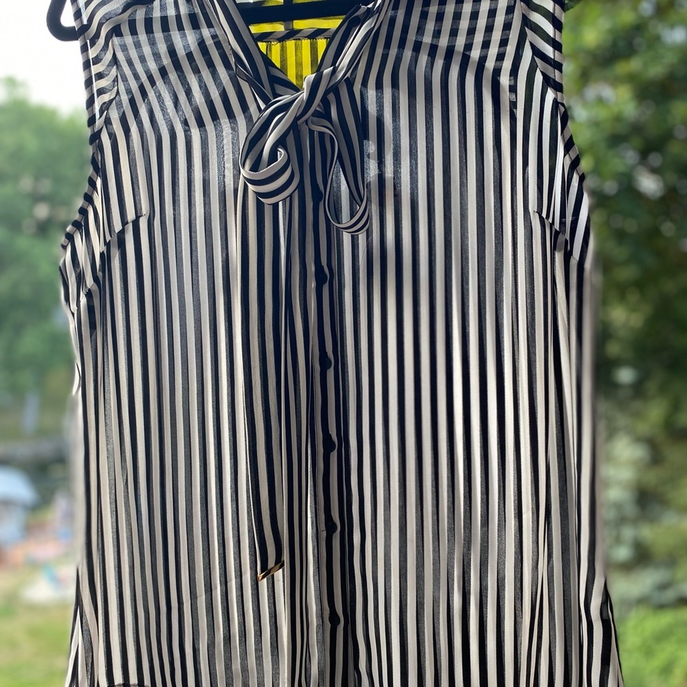 Worthington sleeveless top - Picture 2 of 6